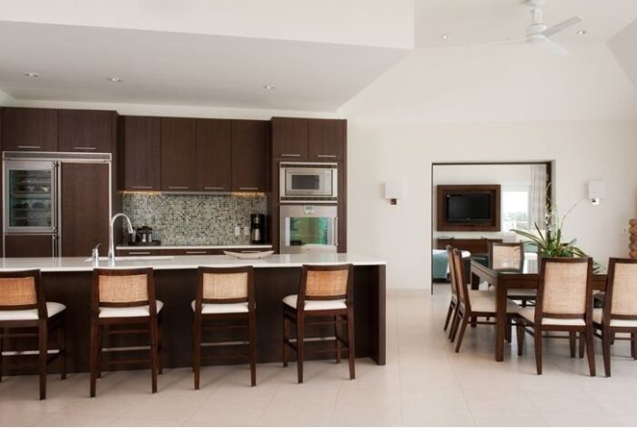 004 Kitchen