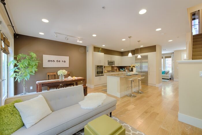 100 KITCHEN