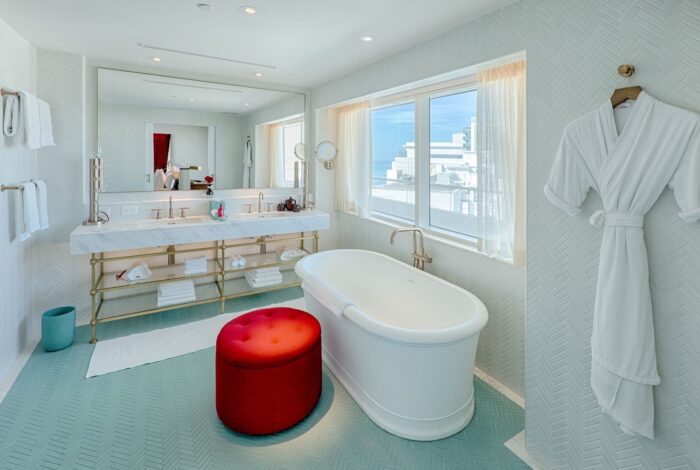 250 IMperial Suite Bath 1920x1280