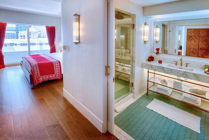 251 PARTIAL OceanView Room Bathroom 1111 1920x1280