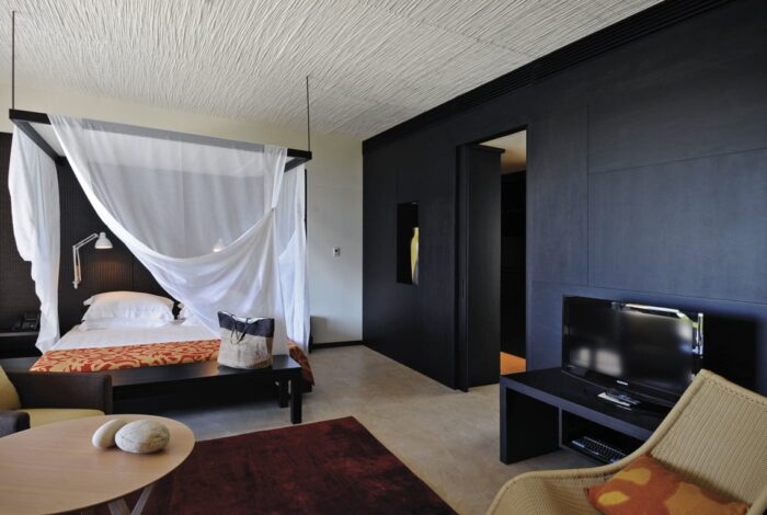 0105 Barausse_doors_projects_Verdura_resort_suite-1140x794